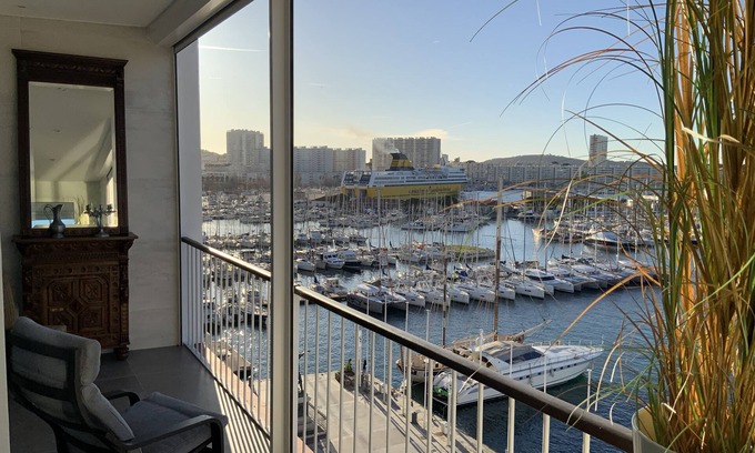 Toulon Apartment | Gorgeous! Toulon Facing Sea-Port