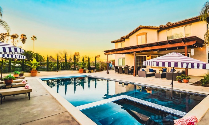 San Marcos House | Gorgeous Tropical Villa Perfect for Family Getaway