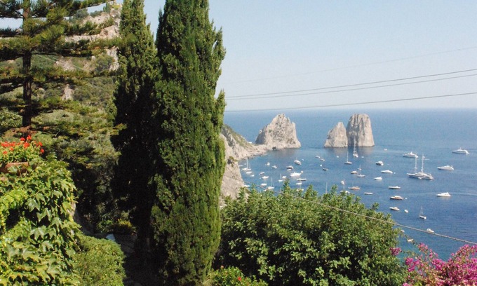 Marina Piccola Villa | Gorgeous villa on the Faraglioni 3 rooms 6 places + extra suite 2 places