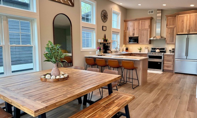 Duluth House | GORGEOUS WATERFRONT Views Modern Sauna 20% Off SKI Rental+Pass