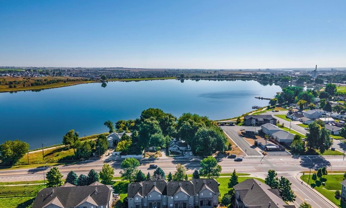 Windsor House | Gorgeous Windsor Lake Townhome - 2 Bed, 1 1/2 Bath