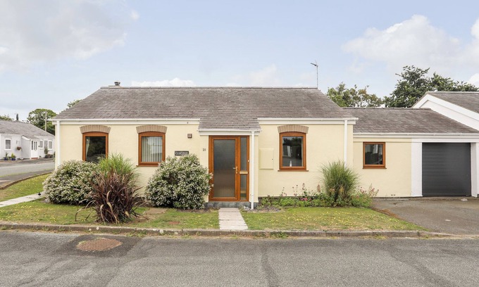 Garn Fadryn House | GORYNYS, pet friendly, character holiday cottage in Morfa Nefyn