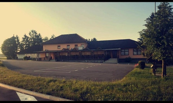 Sentjernej Hotel | Gostišče pri Slavcu