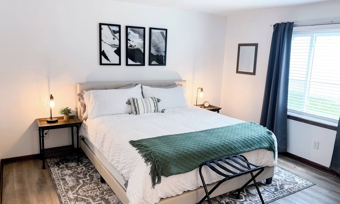 Grand Rapids House | GR Retreat - 2BR, Mins from Downtown & Restaurants, Nintendo Switch & Games