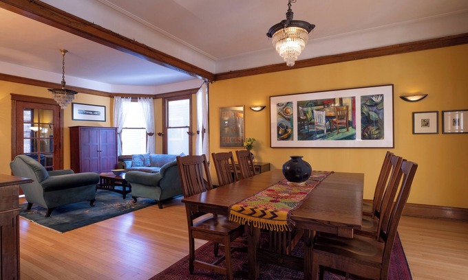 Edgewater House | Gracious, spacious vintage home in a terrific neighborhood near the lake
