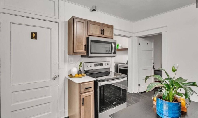 Evansville House | Grand Estates Room 3