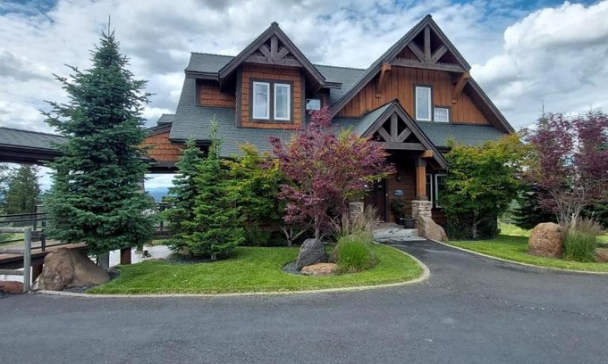 Colbert House | Grand Getaway at Green Bluff