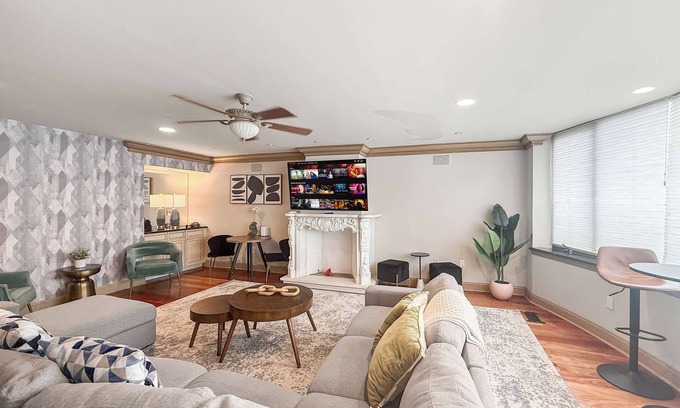 Southwark House | Grand Queen Village Retreat