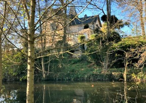 Voulmentin Villa | Grande maison de charme, 14 pers. 5 chambres, sauna, écrin de verdure, baby foot