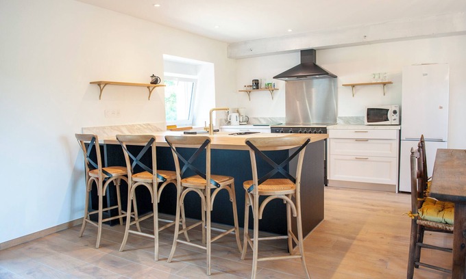 Lennon House | Grande maison meublée au calme à la campagne.