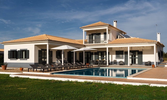 Cajados Villa | Grande Setubal Villa | 5 Bedrooms | Villa Monte Maria Pratas | Private &.