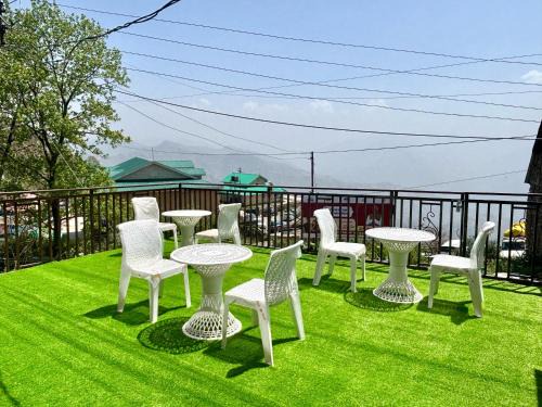 Fagu Bed & Breakfast | Gray Roof 3-BR Attic By Humble Stay