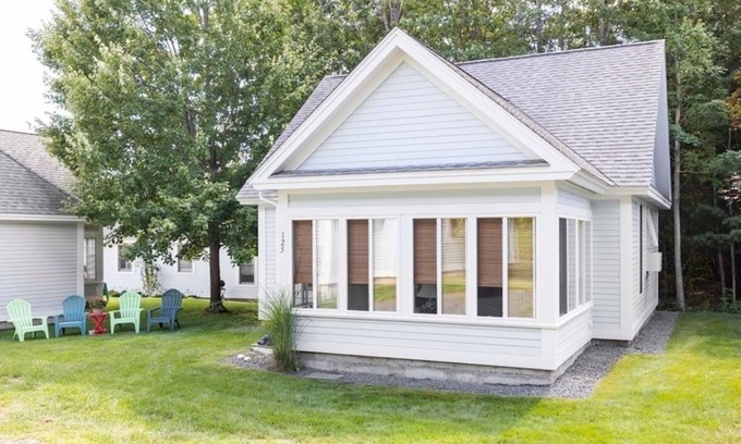 Moody Cottage | Great cottage in Summer Village with Central Air close to ocean!