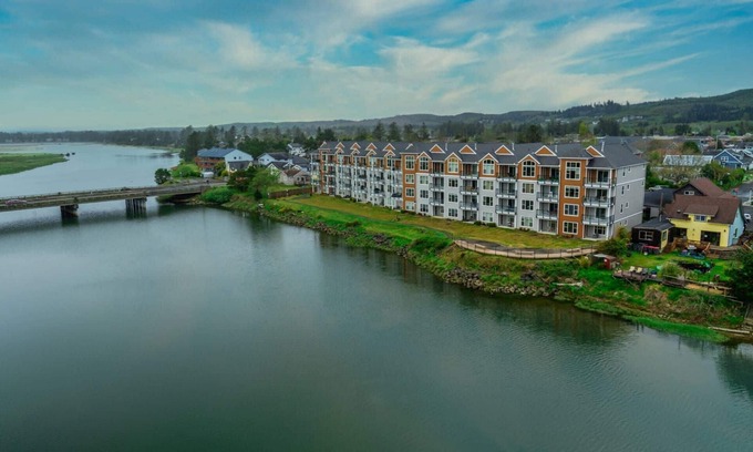 Seaside Condo | Great Deals on Summer Stays!