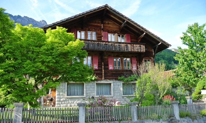 Brienz Apartment | Great for Summer Holidays: Two-room Apartment In A Chalet With Garden And Sauna
