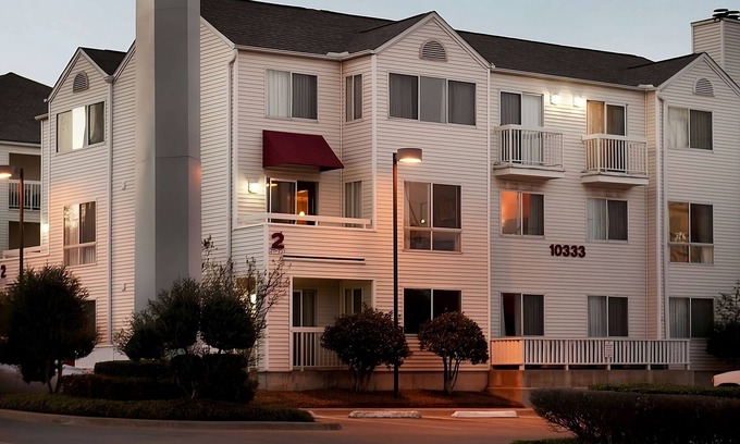 North Dallas Apartment | Great value hotel in Dallas! Pets are welcome! FREE Parking & Breakfast, Pool!