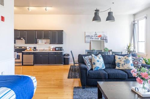 Gaslamp Quarter Hotel | Greely Gaslamp - Loft W Parking & 4 Beds #401