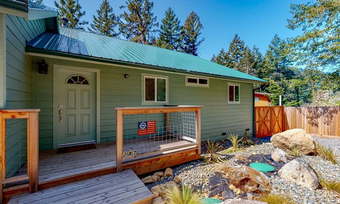 Burnt Ranch Cabin | Green Cabin at Trinity Village