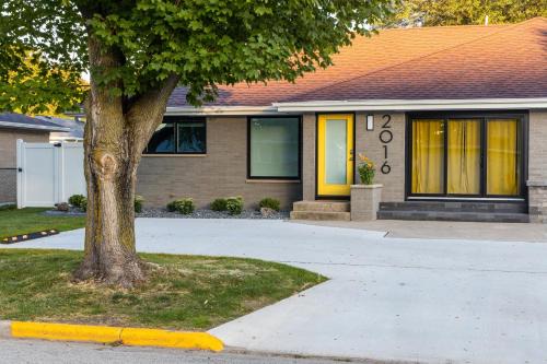 Ashwaubenon House | Green Getaway by Simple Life Rentals