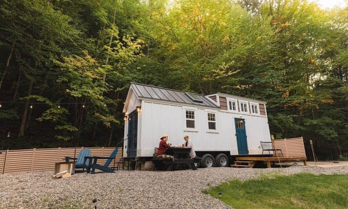 Jamaica Apartment | Green Mountain Tiny House: a mountainside retreat
