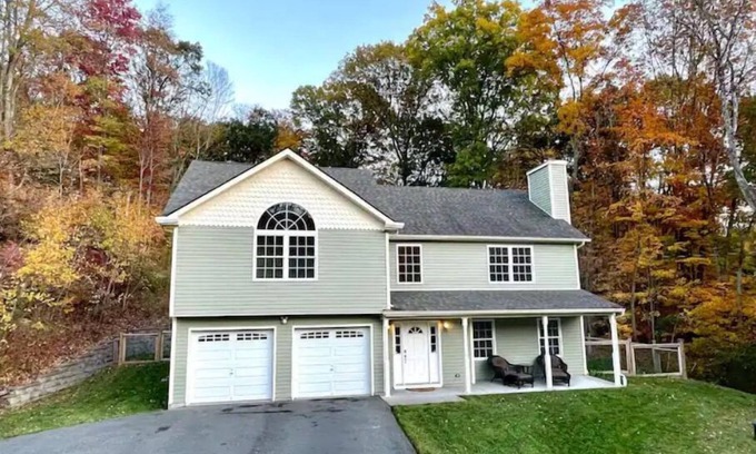 Monroe House | Greenwoods of Warwick