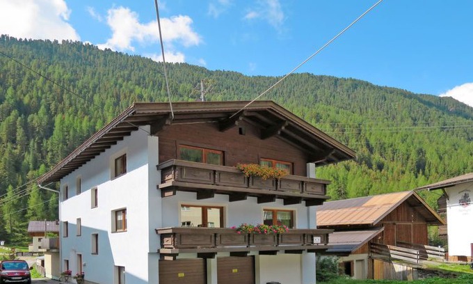 Gries Apartment | Gries am Brenner Apartment, Sleeps 8 with Free WiFi