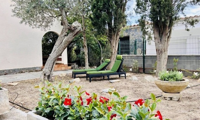 El Mas Bosca Apartment | Ground-floor apartment with large terrace and garden use