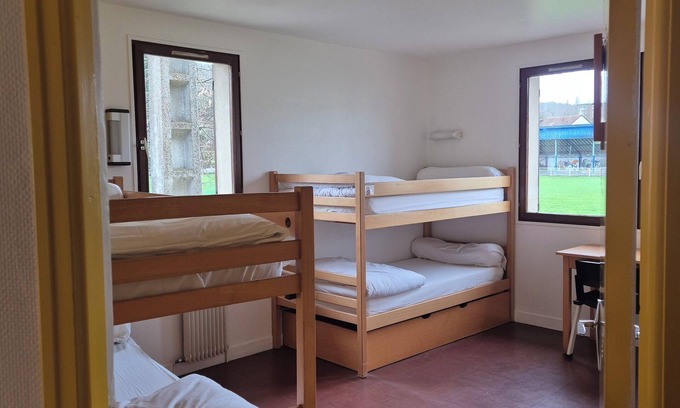 Evreux House | Group gîte with reception room in a green setting in the center of town.