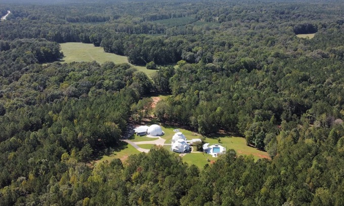 Jones County House | Group Nature Escape - Domes, Trails, & Water