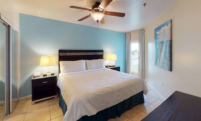 Crystal Harbour Apartment | Group Vacation Destination! 3 Great Units, FREE Parking, Near Dolphin Discovery!