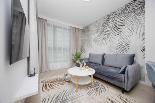 Mirow Apartment | Grzybowska Stylish Apartment with Air Conditioning in Warsaw Wola by Noclegi Renters