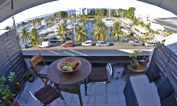 Riviere-Sens Apartment | Guadeloupe Basse Terre Gourbeyre marina de riviere sens Apartment T3