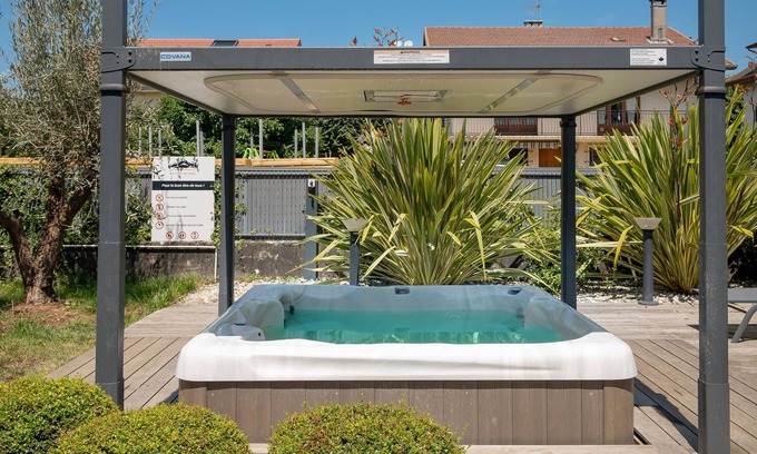 Barberaz Apartment | Guest House 'La Suite Des Sommets' with Shared Pool, Shared Terrace and Air Conditioning