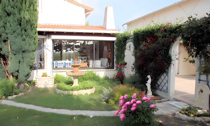 Thaire Bed & Breakfast | Guest Room Jasse Perdrix