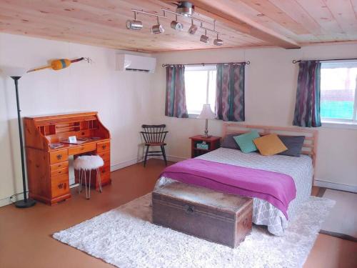 Valley Street Apartment | Guest Space on the Portland Peninsula