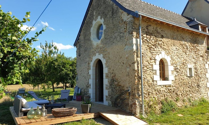 Bazouges-sur-le-Loir Bed & Breakfast | Guesthouse near La Flèche - Pets Allowed - Breakfast Included