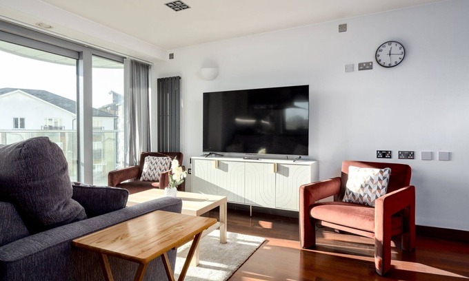 St. Mary's Park Apartment | GuestReady - 2BR in Battersea with Balcony