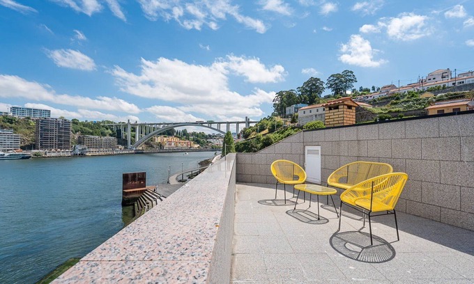 Sao Pedro da Afurada Apartment | GuestReady - Afurada River View