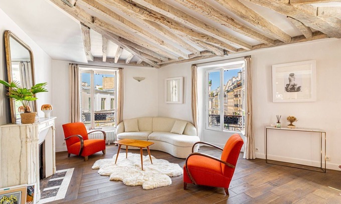 Quartier de Rochechouart Apartment | GuestReady - Beamed mystic near Blvd de Clichy