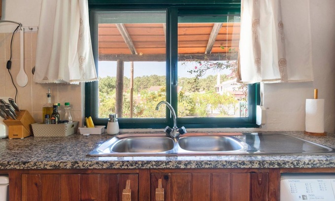 Carvalhal House | GuestReady - Carvalhal Residence near Pego Beach