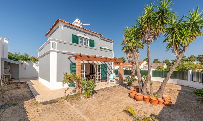 Aiana de Cima House | GuestReady - Fantastic family home in Sesimbra