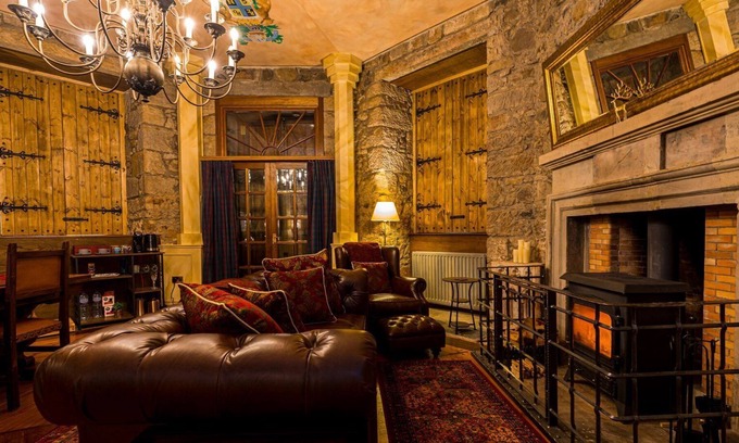 Longcroft Apartment | GuestReady - Luxe Craigiehall Temple in Edinburgh