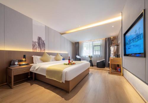 Wulingyuan Hotel | 归源臻品酒店-About 3 kilometers from the east gate of the Forest Park-advance reservation of scenic area tickets-free Chinese and Western buffet breakfast-free self-service laundry-English customer service