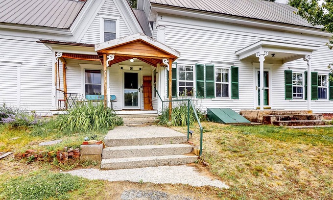 Guildhall House | Guildhall's Farmhouse | Historic house in Guildhall with firepit & fireplace