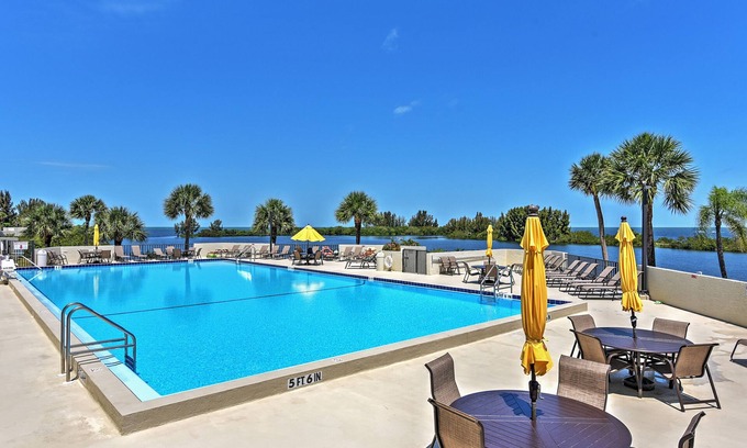 Hudson Condo | Gulf-View Condo w/Beach Access in Hudson