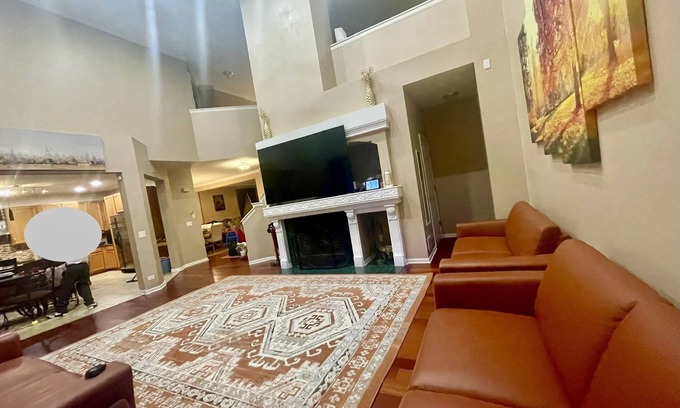 Gurnee House | Gurnee home with King Queen beds for Vacations,six flags Celebrate Eid, Navy GL