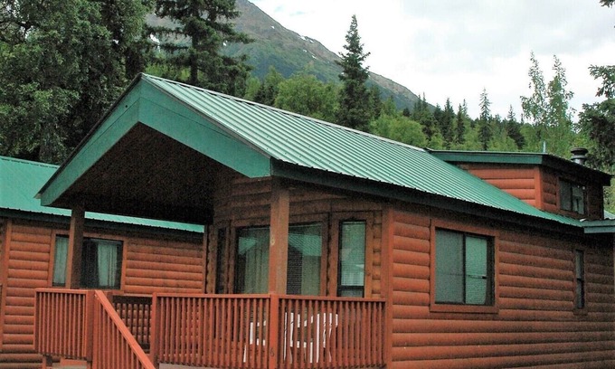 Kenai Peninsula Cabin | Gwin's Lodge Spruce Chalet #7