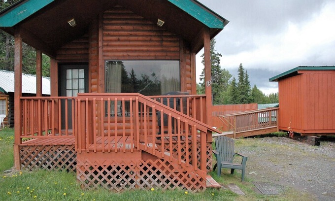 Cooper Landing Cabin | Gwin's Lodge Spruce Chalet #13