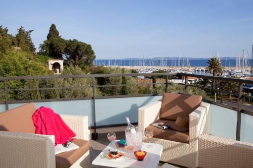 Le Lavandou Hotel | Hôtel Baptistin