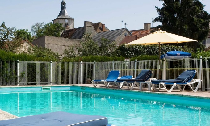 Le Veurdre Hotel | Hôtel du Pont Neuf